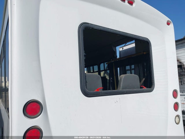 Ford E-350 Cutaway 2018 1FDEE3F68JDC20979 Image 10