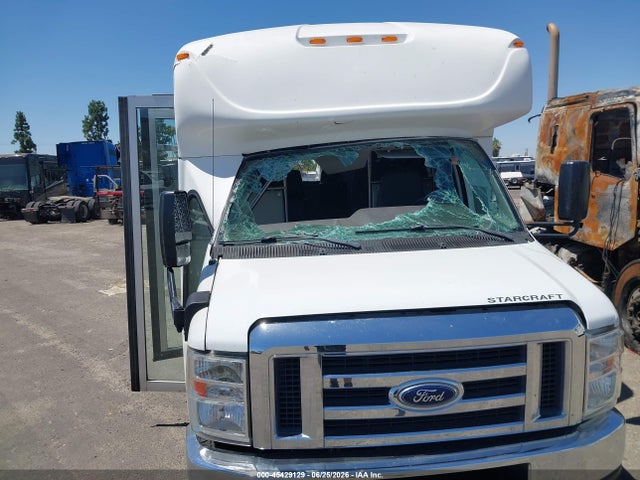Ford E-350 Cutaway 2018 1FDEE3F68JDC20979 Image 12