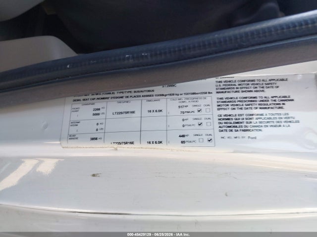 Ford E-350 Cutaway 2018 1FDEE3F68JDC20979 Image 6