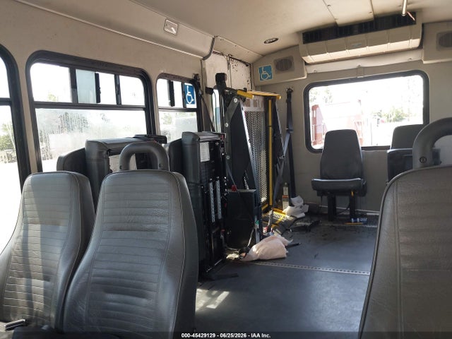 Ford E-350 Cutaway 2018 1FDEE3F68JDC20979 Image 8