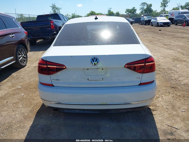 45429359 :رقم المزاد ، 1VWAA7A33JC013289 vin ، 2018 Volkswagen Passat 2.0t R-line/2.0t S مزاد بيع