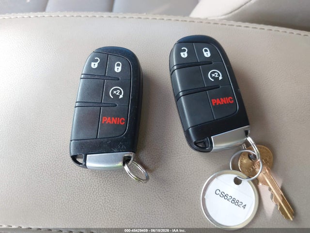 1C4RJFAG1KC772298 Jeep Grand Cherokee Laredo E 4x4