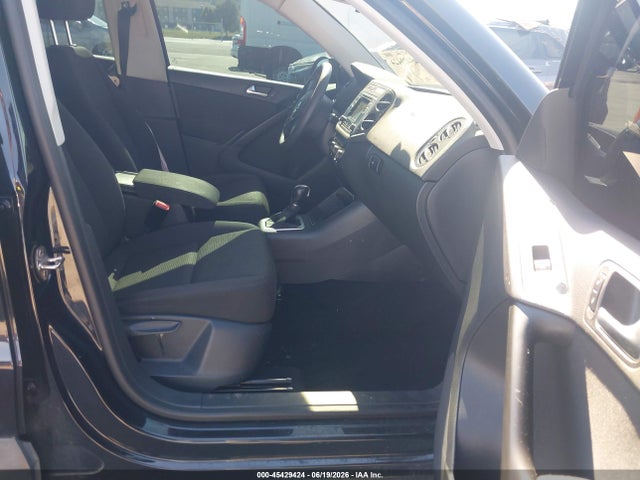 2017 Volkswagen Tiguan 2.0t/2.0t S მანქანა იყიდება აუქციონზე, vin: WVGBV7AX9HK053404, აუქციონის ნომერი: 45429424