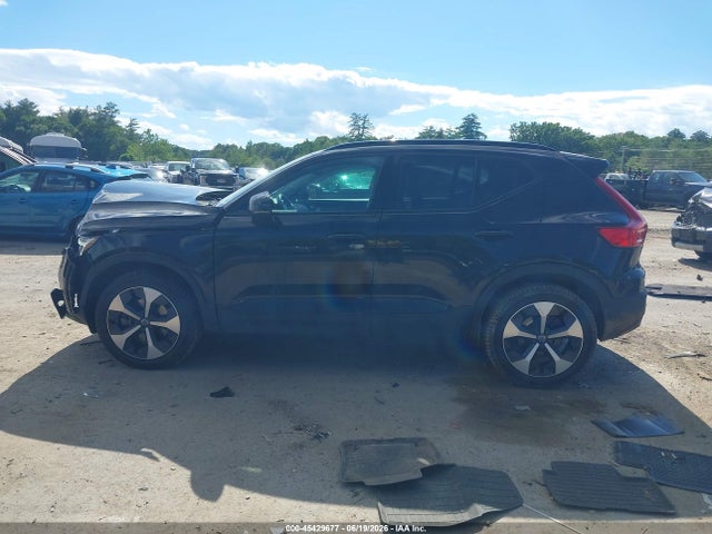 Продажа на аукционе авто 2025 Volvo Xc40 B5 Plus Dark Theme, vin: YV4L12UC9S2476603, номер лота: 45429677