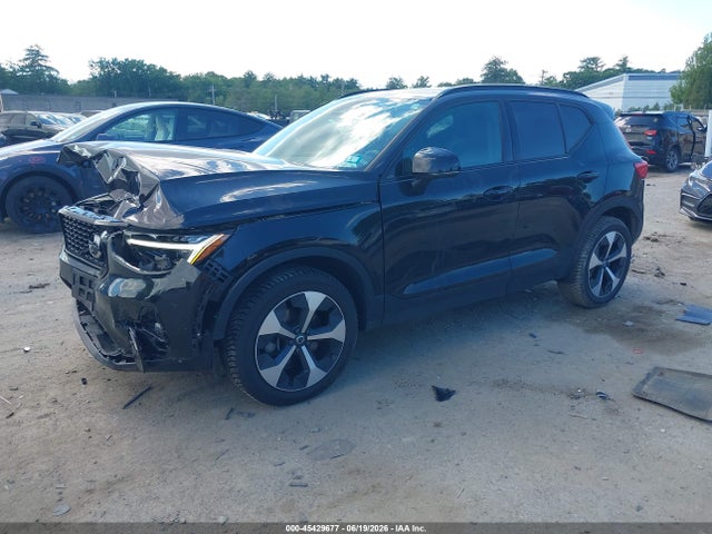 Продажа на аукционе авто 2025 Volvo Xc40 B5 Plus Dark Theme, vin: YV4L12UC9S2476603, номер лота: 45429677