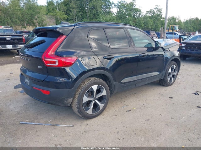 Продажа на аукционе авто 2025 Volvo Xc40 B5 Plus Dark Theme, vin: YV4L12UC9S2476603, номер лота: 45429677