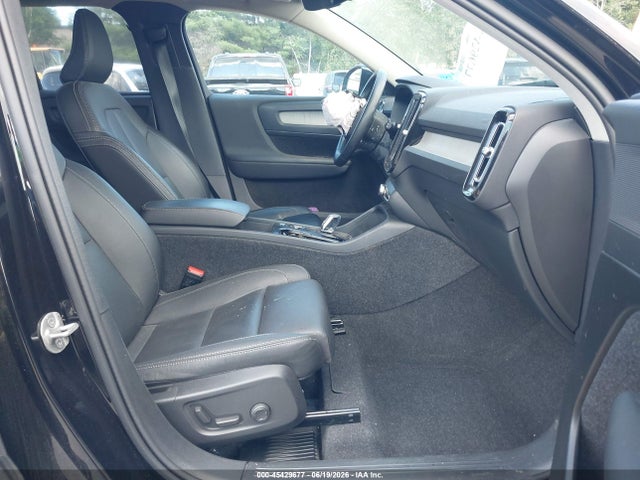 Продажа на аукционе авто 2025 Volvo Xc40 B5 Plus Dark Theme, vin: YV4L12UC9S2476603, номер лота: 45429677
