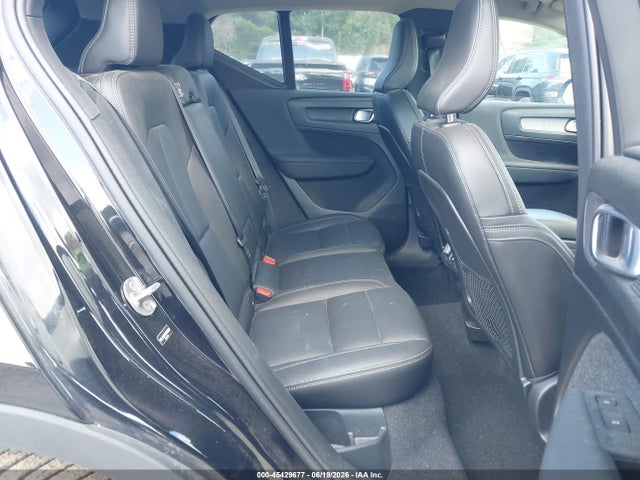 Продажа на аукционе авто 2025 Volvo Xc40 B5 Plus Dark Theme, vin: YV4L12UC9S2476603, номер лота: 45429677