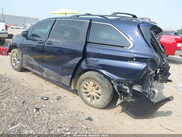 Toyota SIENNA LE 2025 5TDKRKEC8SS233525 Image 3