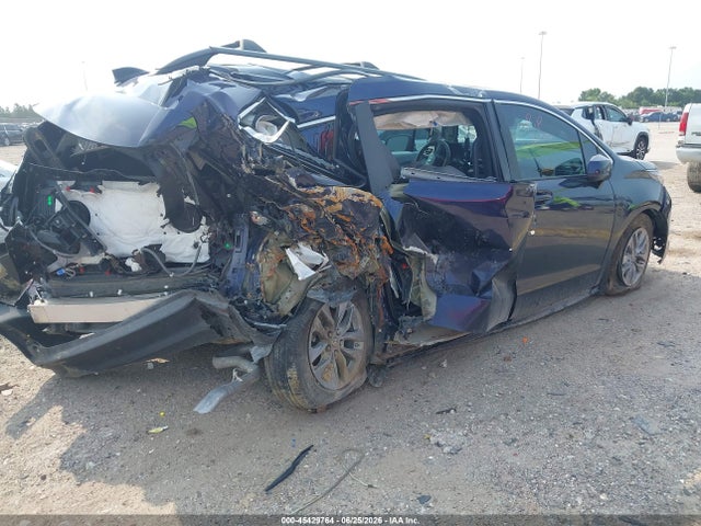 Toyota SIENNA LE 2025 5TDKRKEC8SS233525 Image 4