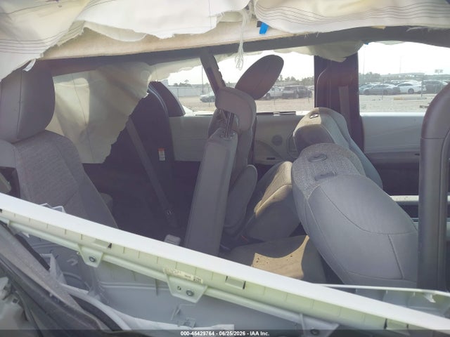 Toyota SIENNA LE 2025 5TDKRKEC8SS233525 Image 8