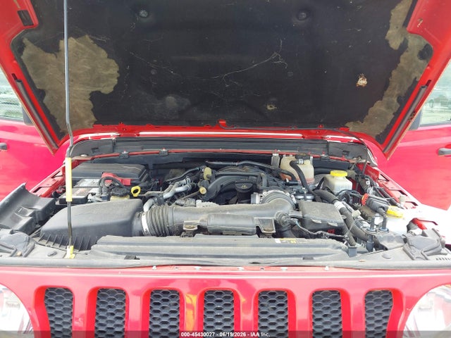 1C4HJXDG9JW145746 Jeep Wrangler Unlimited Sport 4x4