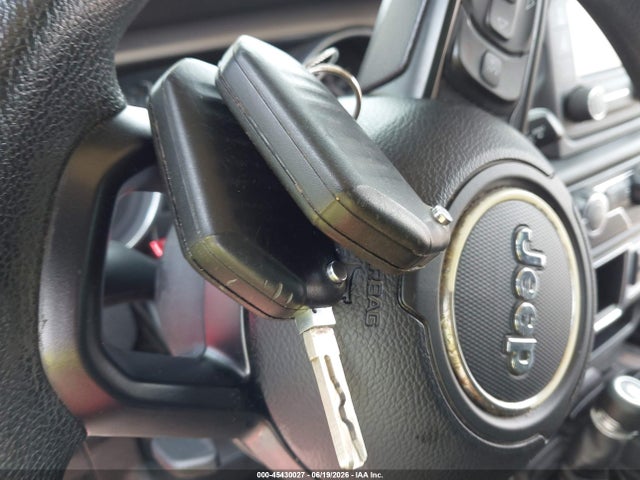 1C4HJXDG9JW145746 Jeep Wrangler Unlimited Sport 4x4