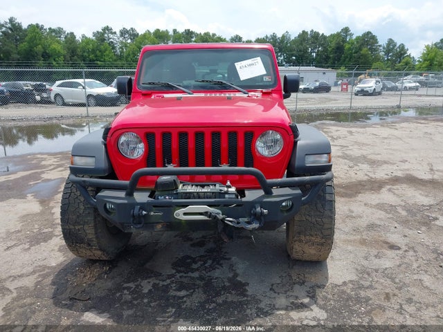 1C4HJXDG9JW145746 Jeep Wrangler Unlimited Sport 4x4
