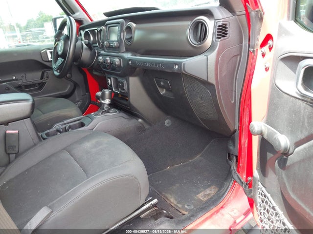 1C4HJXDG9JW145746 Jeep Wrangler Unlimited Sport 4x4