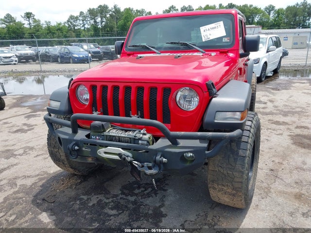 1C4HJXDG9JW145746 Jeep Wrangler Unlimited Sport 4x4