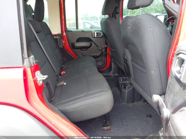 1C4HJXDG9JW145746 Jeep Wrangler Unlimited Sport 4x4