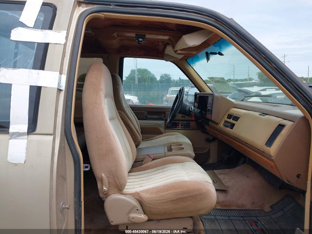 Auction sale of the 1988 Chevrolet Gmt-400 C1500, vin: 2GCEC19KXJ1198857, lot number: 45430067