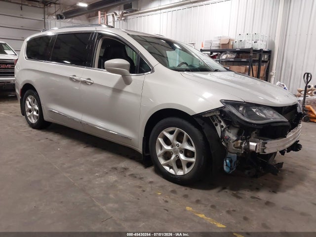 45430284 :رقم المزاد ، 2C4RC1EG9HR635715 vin ، 2017 Chrysler Pacifica Touring-l Plus مزاد بيع