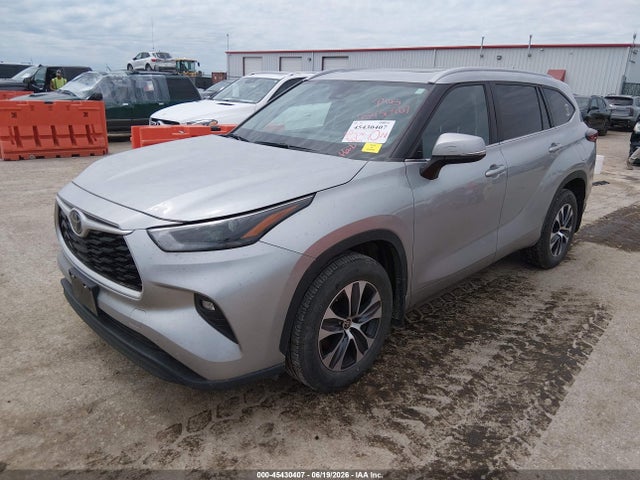 Toyota Highlander Xle 2024 5TDKDRBH6RS531766 Image 2