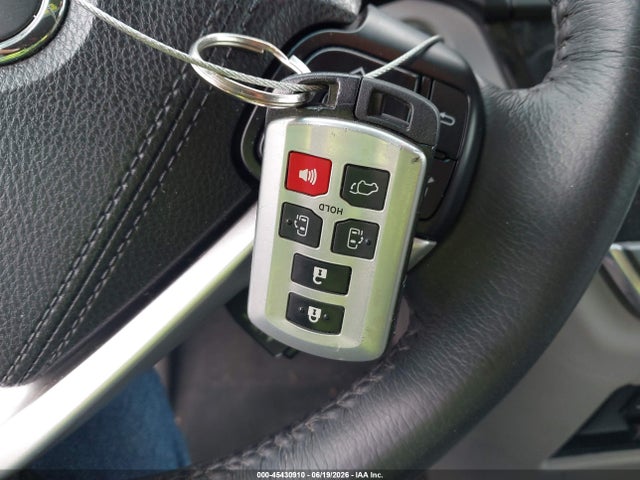 Продажа на аукционе авто 2017 Toyota Sienna Xle 7 Passenger, vin: 5TDDZ3DC0HS167643, номер лота: 45430910