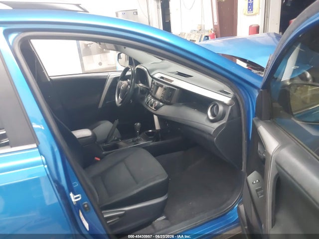 Toyota RAV4 LE 2018 JTMBFREV5JJ717747 Image 5
