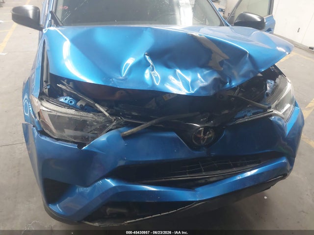 Toyota RAV4 LE 2018 JTMBFREV5JJ717747 Image 6