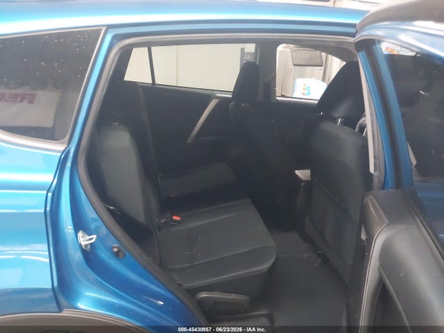 Toyota RAV4 LE 2018 JTMBFREV5JJ717747 Image 8