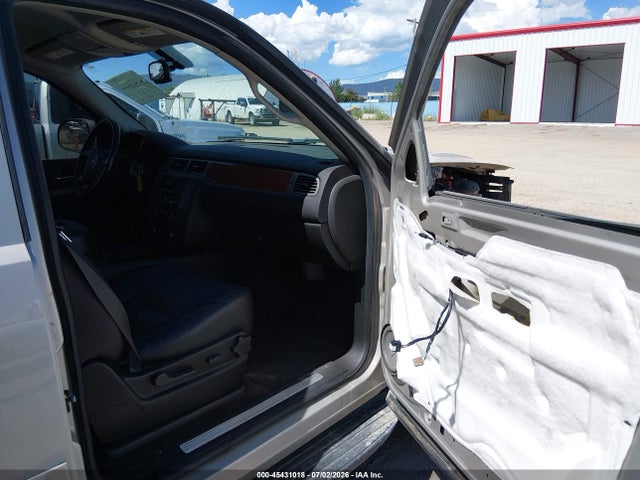 45431018 :رقم المزاد ، 1GKFK13058J230830 vin ، 2008 Gmc Yukon Sle/slt مزاد بيع
