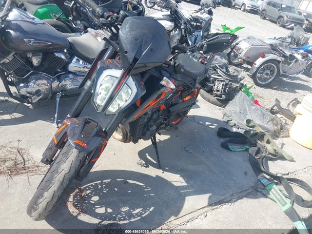 KTM 890 Duke R 2023 VBKTU9400PM849014 Image 2