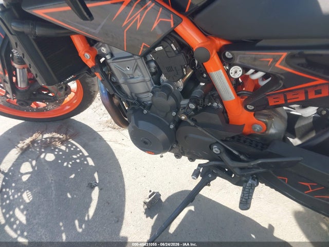 KTM 890 Duke R 2023 VBKTU9400PM849014 Image 9