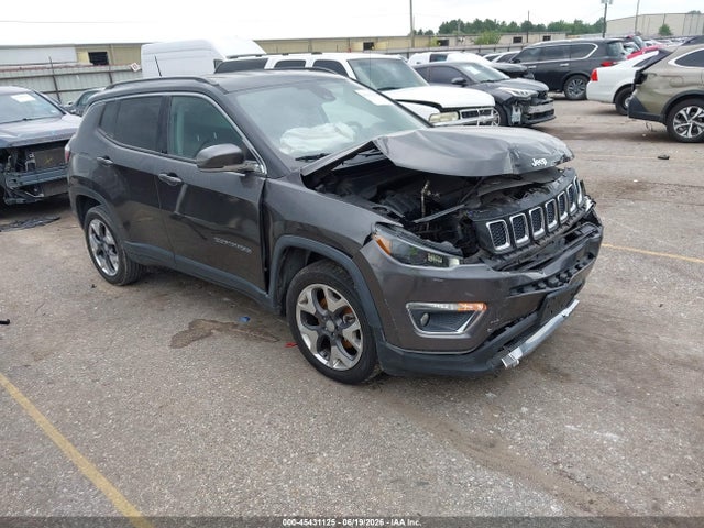 45431125 :رقم المزاد ، 3C4NJDCB4JT442565 vin ، 2018 Jeep Compass Limited 4x4 مزاد بيع