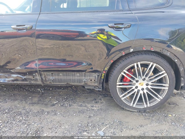 45431267 :رقم المزاد ، WP1AD2A27HLA82225 vin ، 2017 Porsche Cayenne Gts مزاد بيع