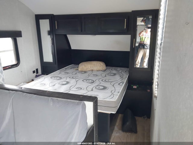 Продажа на аукционе авто 2022 Forest River Grey Wolf Special Edition 26djse Travel Trailer, vin: 5ZT2CKRB7NF001875, номер лота: 45431382