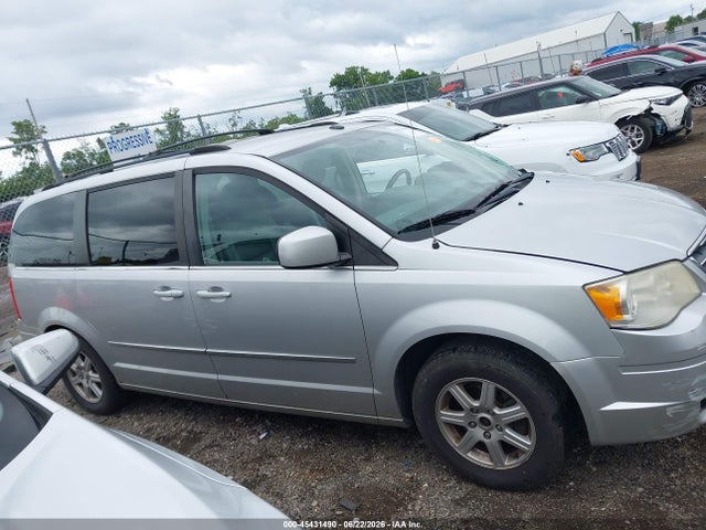 2010 Chrysler Town & Country Touring მანქანა იყიდება აუქციონზე, vin: 2A4RR5DX8AR271584, აუქციონის ნომერი: 45431490