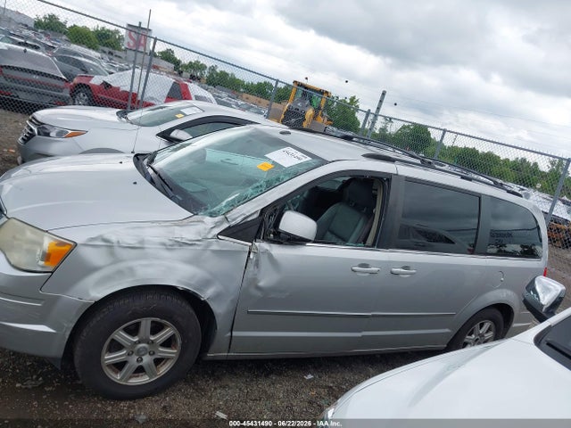 2010 Chrysler Town & Country Touring მანქანა იყიდება აუქციონზე, vin: 2A4RR5DX8AR271584, აუქციონის ნომერი: 45431490