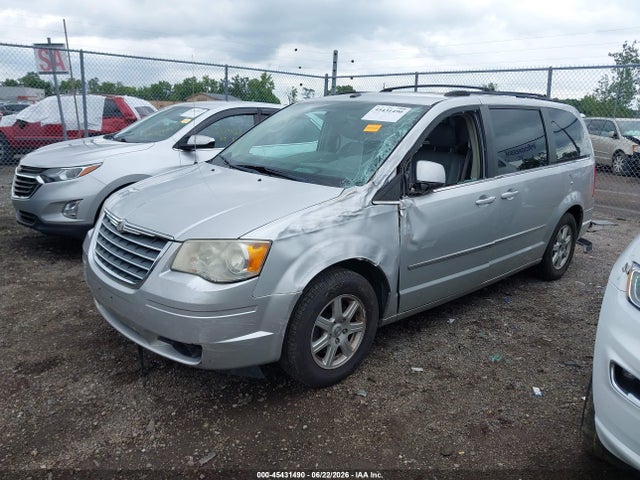 2010 Chrysler Town & Country Touring მანქანა იყიდება აუქციონზე, vin: 2A4RR5DX8AR271584, აუქციონის ნომერი: 45431490