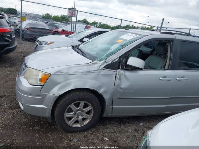 2010 Chrysler Town & Country Touring მანქანა იყიდება აუქციონზე, vin: 2A4RR5DX8AR271584, აუქციონის ნომერი: 45431490
