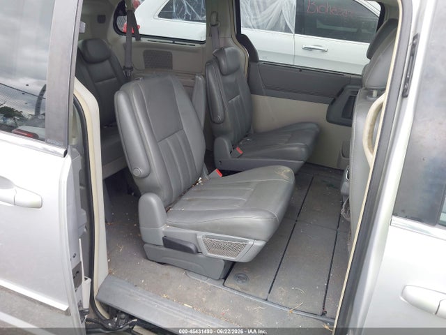 2010 Chrysler Town & Country Touring მანქანა იყიდება აუქციონზე, vin: 2A4RR5DX8AR271584, აუქციონის ნომერი: 45431490