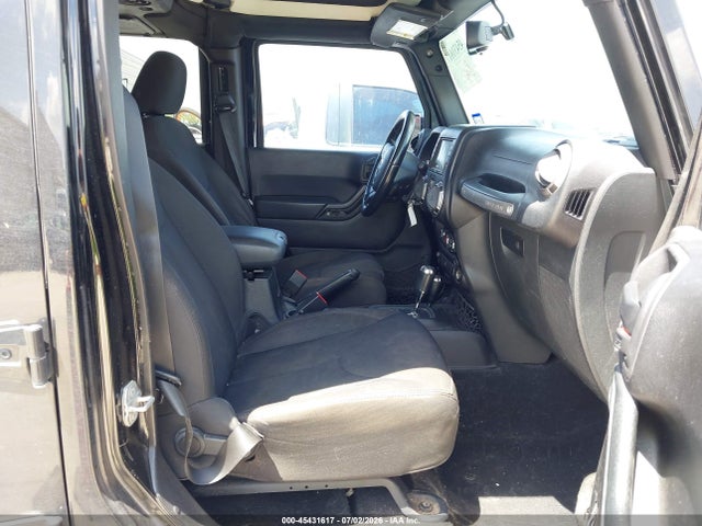 1C4BJWDG2FL592301 Jeep Wrangler Unlimited Sport