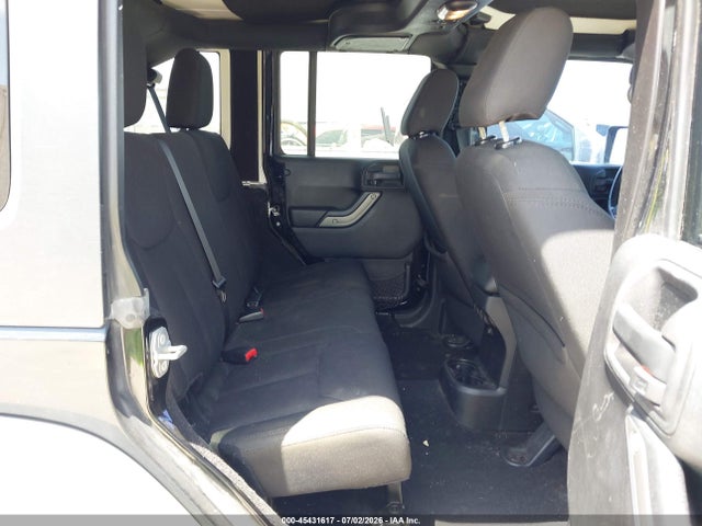 1C4BJWDG2FL592301 Jeep Wrangler Unlimited Sport