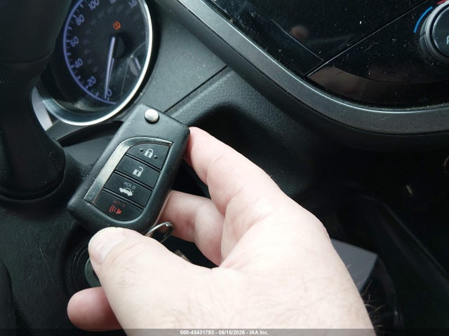 45431793 :رقم المزاد ، 4T1G11AK9LU360331 vin ، 2020 Toyota Camry Se مزاد بيع