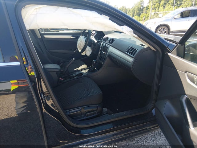 Продажа на аукционе авто 2017 Volkswagen Passat 1.8t S, vin: 1VWAT7A33HC016407, номер лота: 45431804