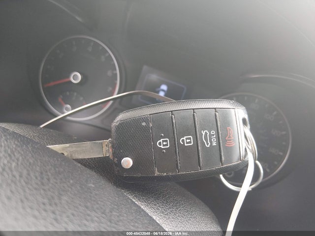 KIA Optima Lx 2018 5XXGT4L32JG270673 Image 11