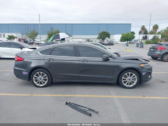 45432092 :رقم المزاد ، 3FA6P0SU9KR201796 vin ، 2019 Ford Fusion Energi Titanium مزاد بيع