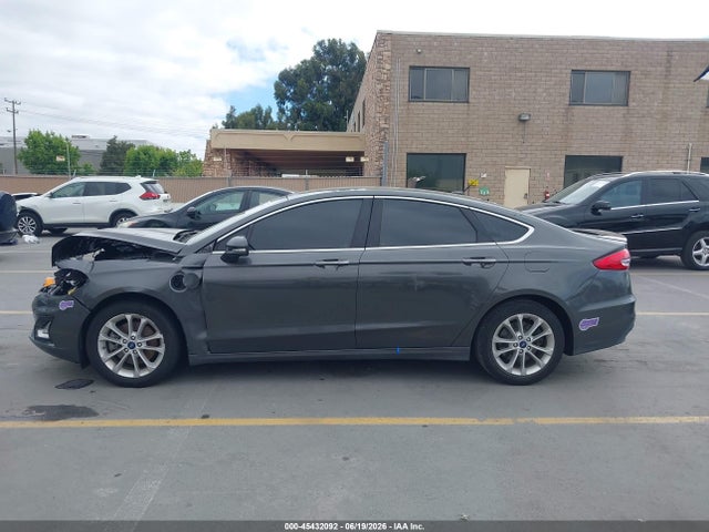 45432092 :رقم المزاد ، 3FA6P0SU9KR201796 vin ، 2019 Ford Fusion Energi Titanium مزاد بيع