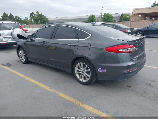 45432092 :رقم المزاد ، 3FA6P0SU9KR201796 vin ، 2019 Ford Fusion Energi Titanium مزاد بيع