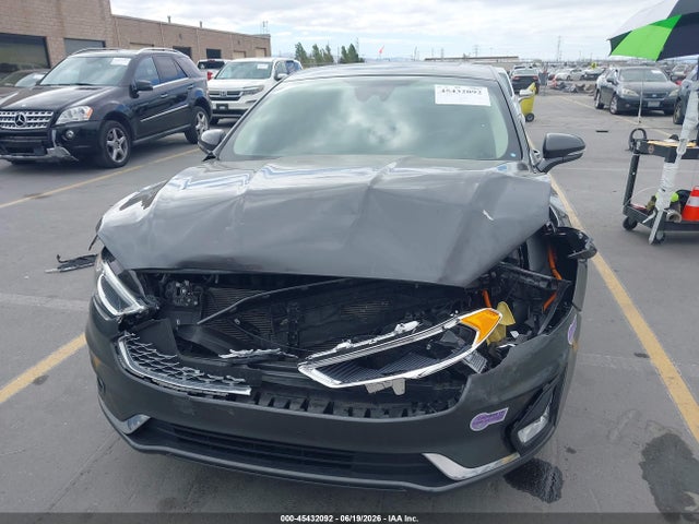 45432092 :رقم المزاد ، 3FA6P0SU9KR201796 vin ، 2019 Ford Fusion Energi Titanium مزاد بيع