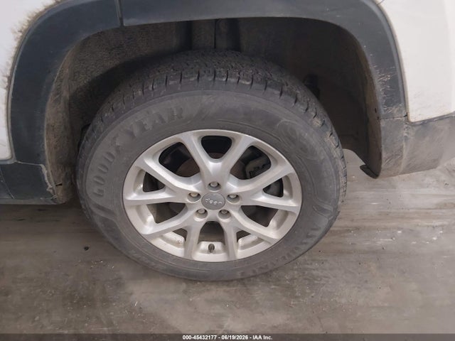 Продаж на аукціоні авто 2015 Jeep Cherokee Latitude, vin: 1C4PJMCS4FW504783, номер лоту: 45432177