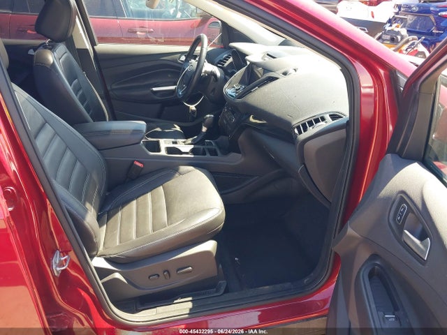 45432295 :رقم المزاد ، 1FMCU0JD2HUC64372 vin ، 2017 Ford Escape Titanium مزاد بيع